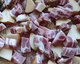 Csirkecombok almás - lecsós savanyúkáposzta ágyon recept fázis 3 fotója