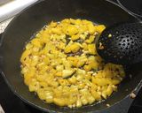 Foto del paso 3 de la receta: Paella de pollo y gambón con guisantes