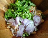 รูปขั้นตอนการทำที่ 4 ของ ยำขนมจีน (สูตรใส่น้ำปลาร้า)