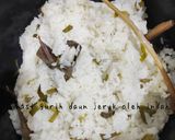 Foto langkah ke 4 dari resep Nasi Gurih Daun Jeruk.