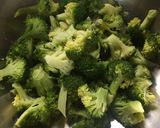A picture of step 1 of Broccoli Curry.