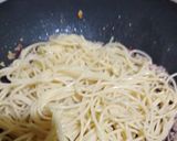 Foto langkah ke 4 dari resep Spaghetti Aglio e Olio with sliced beef.