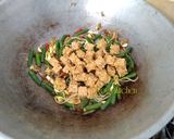 Foto langkah ke 5 dari resep Tumis tempe toge kedelai kacang panjang.