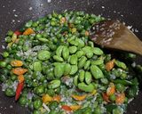 Foto langkah ke 2 dari resep Tumis oncom teri pete.