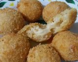 Foto langkah ke 9 dari resep Kroket kentang pedas isi duo keju.