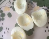 Une image de l'étape 2 de 🥄🍋🍃Œufs🥚mimosas 🍽️🧉🍯sur lit de salade 🥗.
