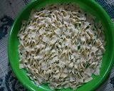 Foto langkah ke 5 dari resep Kue Bawang/Kue Seledri.