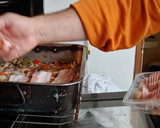 Foto del paso 7 de la receta: Pollo amb berenjena, bacon y patata panadera