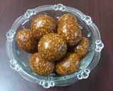 A picture of step 4 of Sesame Laddoos.
