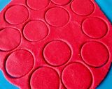 A picture of step 3 of Red Rose Valentine Sweet.
