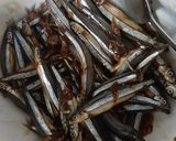 Hình bước làm 4 của món Cá cơm kho