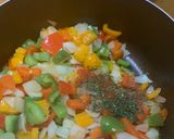 A picture of step 3 of Shrimp and bell peppers penne.