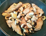 Foto del paso 4 de la receta: Solomillos de pollo al Málaga virgen