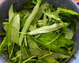 Foto langkah ke 1 dari resep Tumis kangkung ala resto.