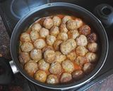 Foto del paso 2 de la receta Albóndigas de pollo y pavo con papas fritas y salsa