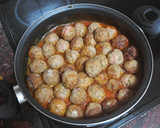 Foto del paso 2 de la receta: Albóndigas de pollo y pavo con papas fritas y salsa