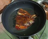 Foto langkah ke 2 dari resep Ikan Asap Panggang Teflon.