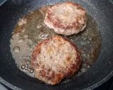 Foto langkah ke 3 dari resep Homemade Simple Burger 🍔.