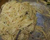 Foto langkah ke 2 dari resep Spaghetti Aglio Olio Ebi Kering.