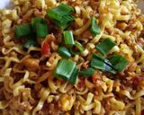 Foto langkah ke 5 dari resep Mie goreng telur.
