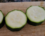 Foto del paso 1 de la receta: Rollitos de calabacín rellenos
