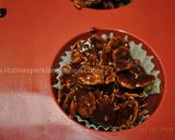 A picture of step 4 of Chocolate Crispy Cakes کاپ کیک کورن فلکس.