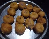 A picture of step 6 of Vada Pav.