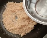 A picture of step 1 of Beetroot suji halwa.