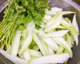 Hình bước làm 1 của món Bún dọc mùng