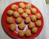 A picture of step 9 of Veg Noddles with dry manchurian balls.