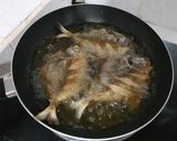 Foto langkah ke 3 dari resep Ikan goreng bumbu penyedap.
