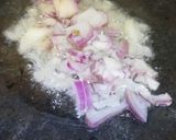 A picture of step 2 of Tawa fry qeema.