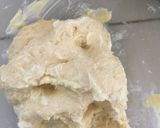 Foto langkah ke 2 dari resep Korean creamcheese garlic bread (plain bun only).