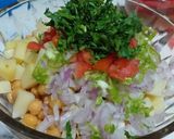 A picture of step 3 of Chat patti channa chaat.