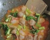 Foto langkah ke 3 dari resep Seblak bakso sawi.