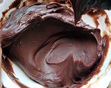 Gambar langkah 7 resipi Moist Chocolate Cupcake.