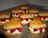 Foto del paso 9 de la receta: Corazón de hojaldre relleno de nata y fresas