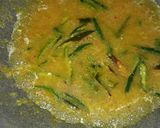 Foto langkah ke 3 dari resep Tumis kerang bumbu kuning cabe hijau.