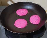 Foto langkah ke 3 dari resep Pancake Buah Naga.