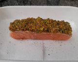 Foto del paso 6 de la receta: Salmón con costra de pistachos y patatas a lo pobre