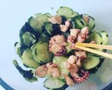 Foto del passaggio 6 della ricetta Marinato di Polpo, Wakame e cetriolo alla giapponese