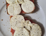 Foto del paso 5 de la receta: Tostada De queso fresco a la plancha