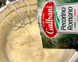 Foto del paso 3 de la receta: Pastel salado con queso crema, pecorino, parmesano y provolone