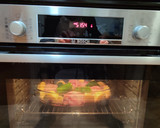Foto del paso 5 de la receta: Muslitos con patatas y pimientos 😋😋
