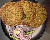 A picture of step 4 of Makka methi paratha.