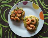 Foto del paso 7 de la receta: Tostas de patacón con guacamole y gambas