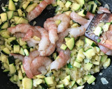 Foto del paso 4 de la receta: Risotto de calabacín y langostinos