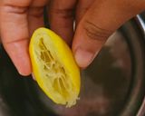 A picture of step 1 of Chia lemon energy drink (5 minutes).