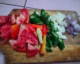 Foto langkah ke 2 dari resep Asem Asem Pedas Ikan Salem.