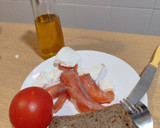 Foto del paso 8 de la receta: Salmón ahumado casero con tomate y queso fresco 😋
